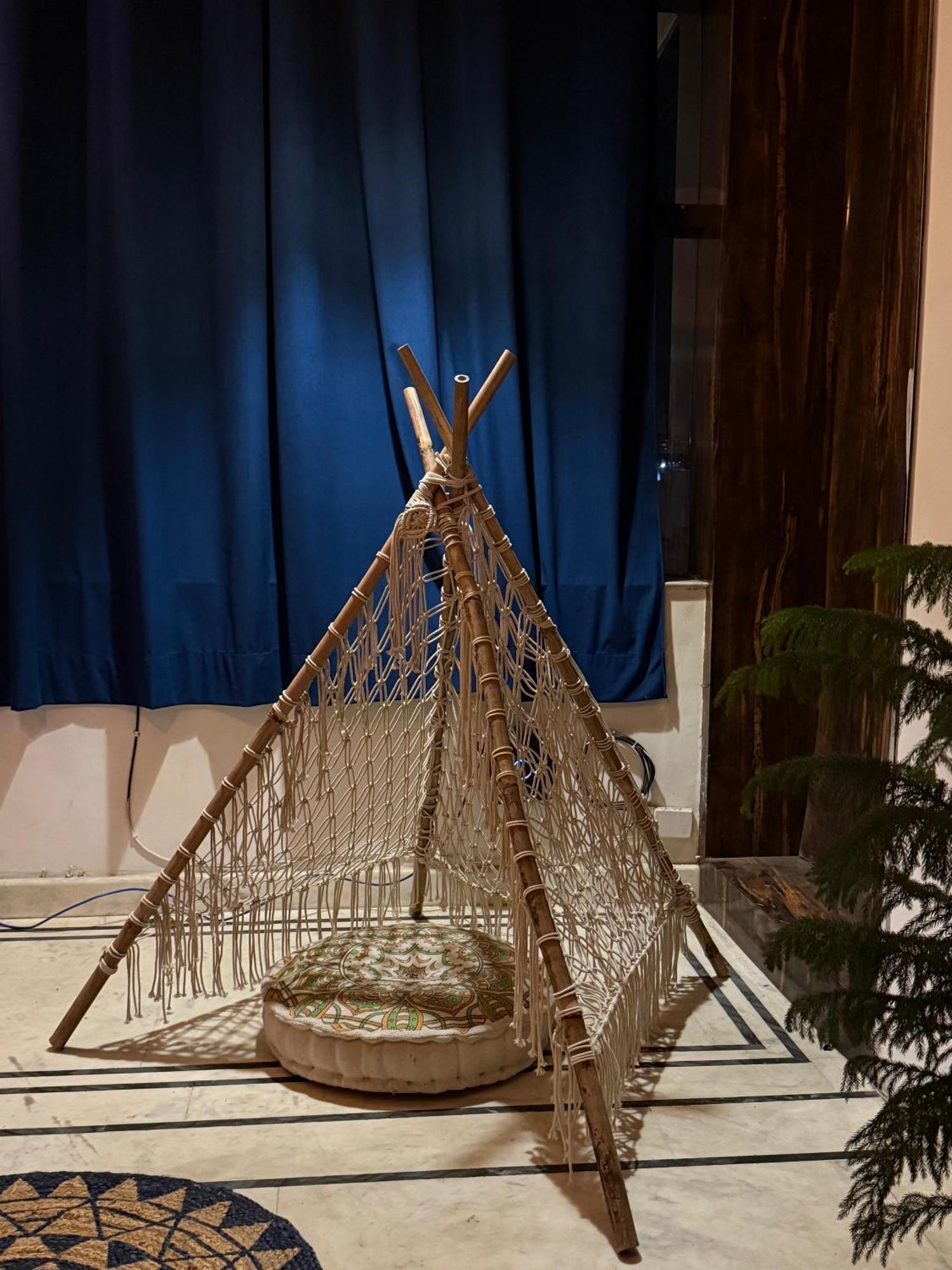 Area 369 Hotel Jaipur Bagian luar foto