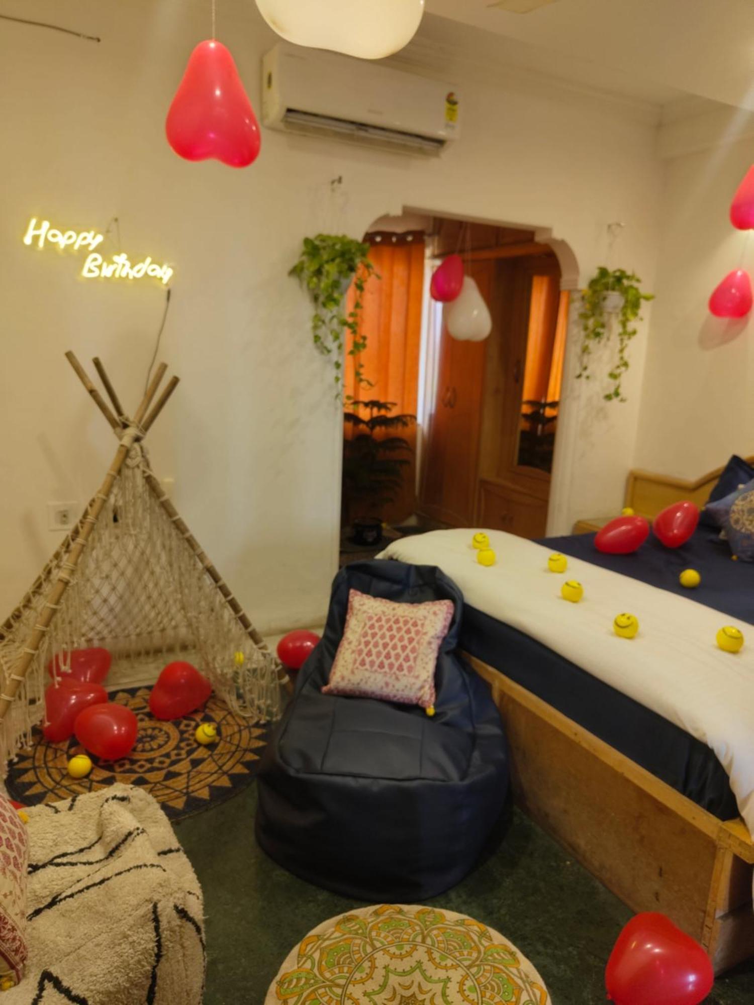 Area 369 Hotel Jaipur Bagian luar foto